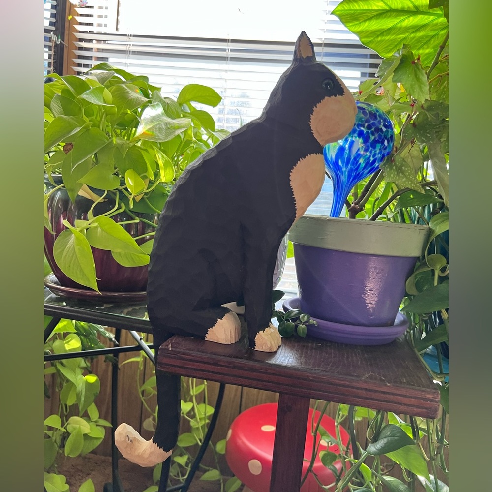 Collectible Carvings hand carved and painted made in the Philippines wooden cat - Picture 11 of 16